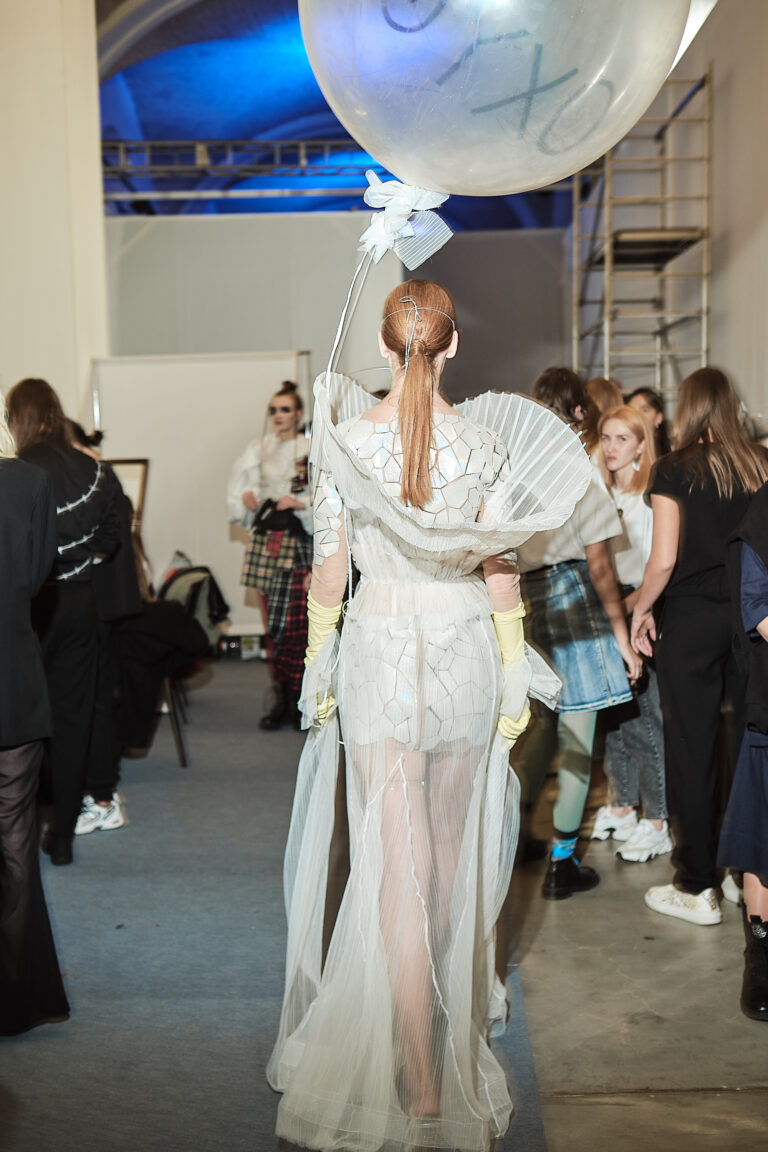 Дизайнер: Kateryna Siryk
| Photo: Alex Dani